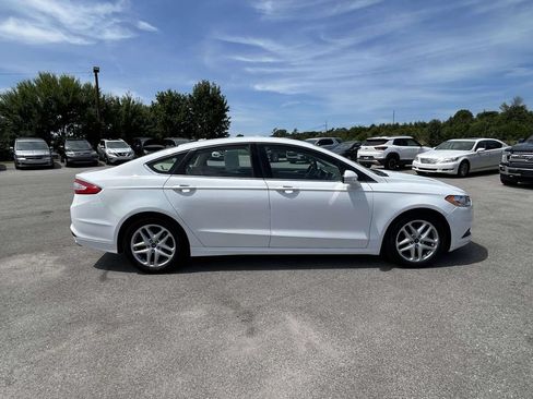 Used 2014 Ford Fusion SE FWD image 4