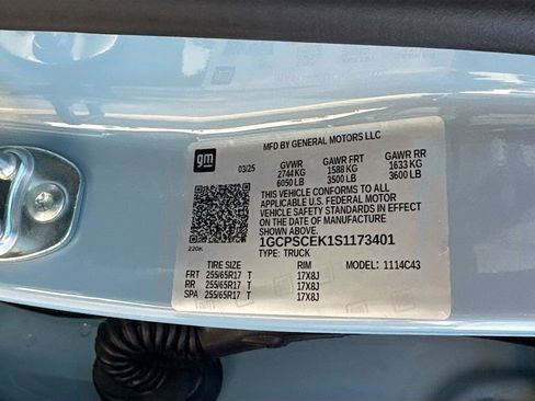 Used 2025 Chevrolet Colorado LT image 31