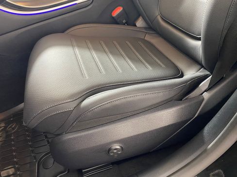 New 2025 Mercedes-Benz C 300 4MATIC Sedan image 12