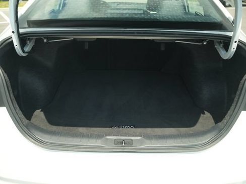 Used 2025 Nissan Altima 2.5 SV FWD image 18