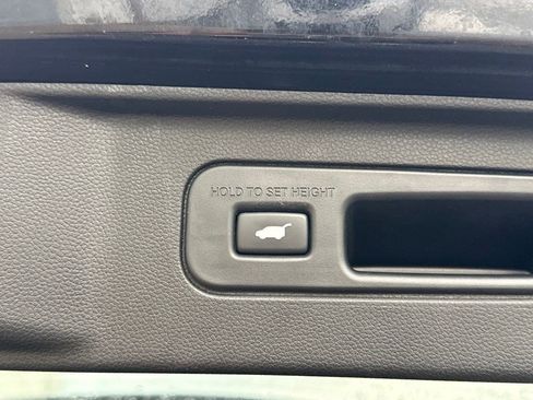 Used 2025 Honda Pilot TrailSport image 9