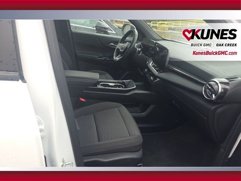 Used 2025 Chevrolet Equinox LT image 9