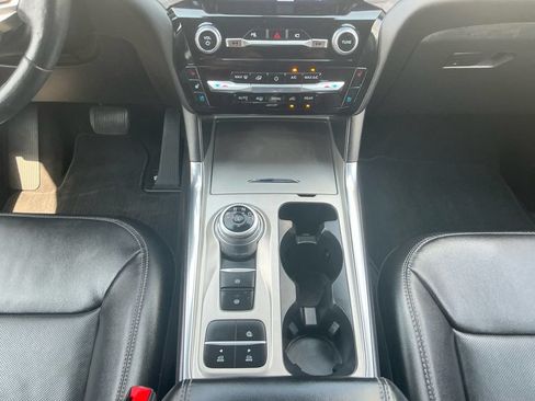 Certified 2022 Ford Explorer Limited w/ Limited Technology Package RWD image 20