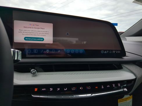 New 2026 Cadillac Optiq Luxury 2 image 23