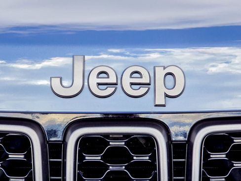 Used 2021 Jeep Grand Cherokee High Altitude image 3