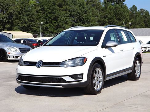 Used 2019 Volkswagen Golf Alltrack AWD/4WD image 3