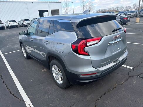 Used 2024 GMC Terrain SLE AWD/4WD image 10