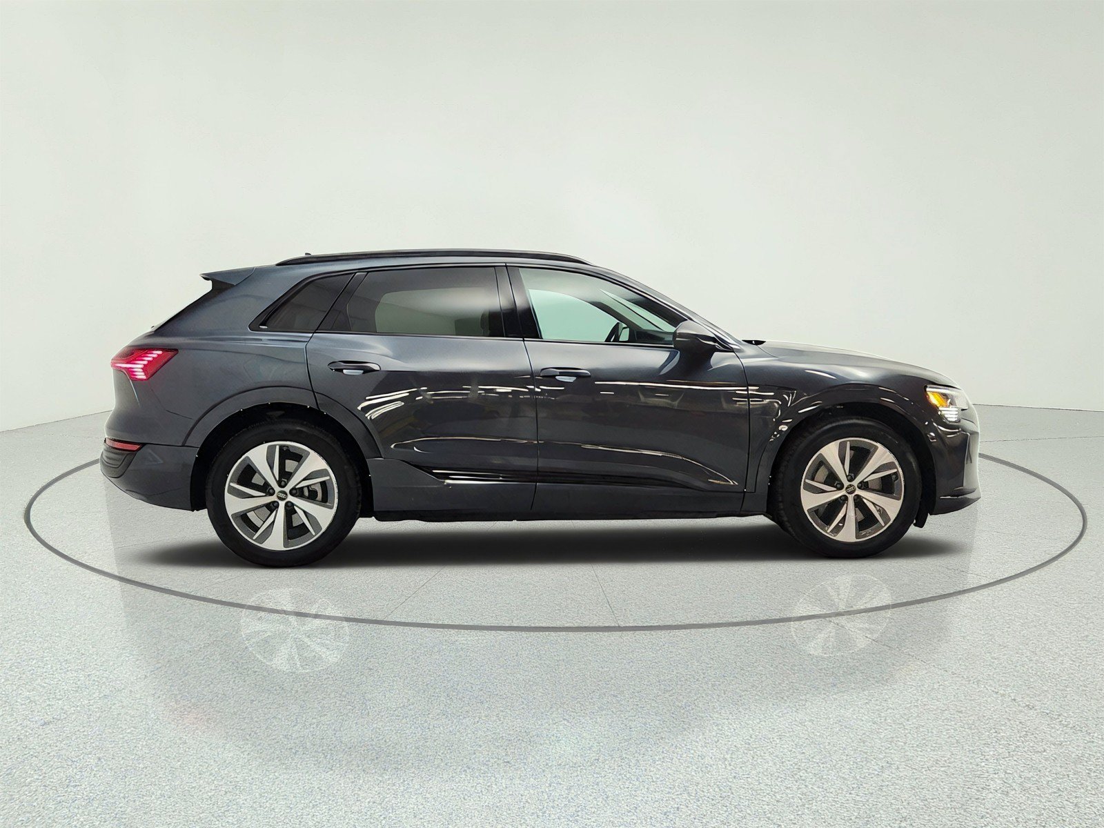 Used 2024 Audi Q8 e-tron Premium AWD/4WD image 4