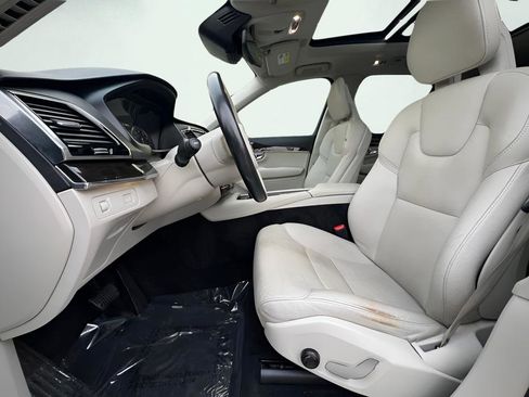 Used 2018 Volvo XC90 T5 Momentum w/ Convenience Package image 16