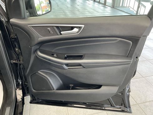Used 2018 Ford Edge Titanium w/ Technology Package AWD/4WD image 13