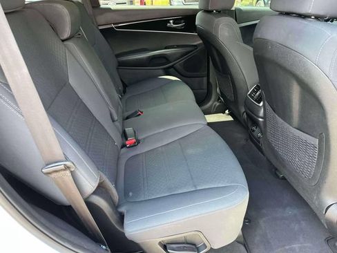Used 2019 Kia Sorento FWD V6 image 21