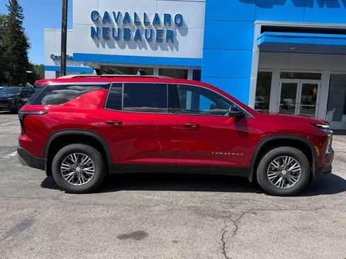 Used 2026 Chevrolet Traverse LT w/ LPO, Floor Liner Package AWD/4WD image 4