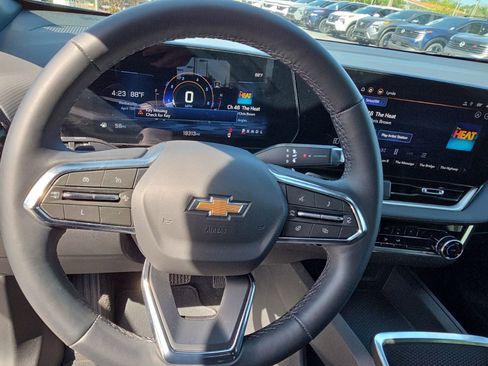 Used 2025 Chevrolet Equinox LT w/ Safety and Technology Package FWD image 15