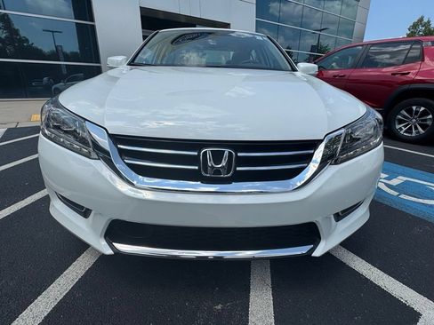 Used 2015 Honda Accord Touring image 2