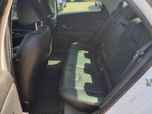 Used 2024 Hyundai Elantra Limited FWD image 25