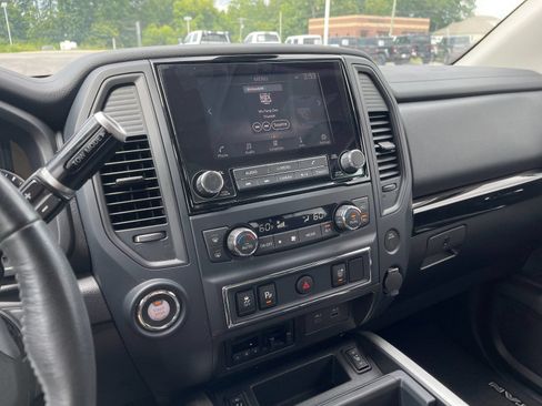 Used 2023 Nissan Titan SV w/ SV Convenience Package RWD image 19