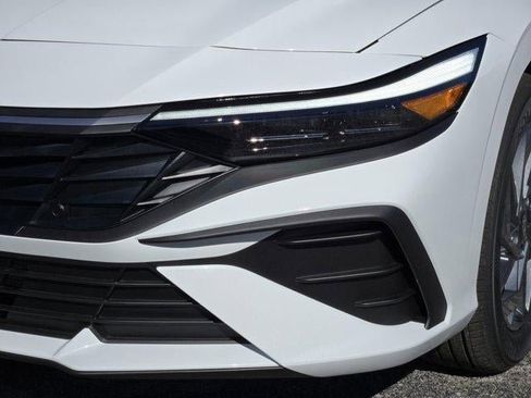 New 2026 Hyundai Elantra Hybrid FWD image 6