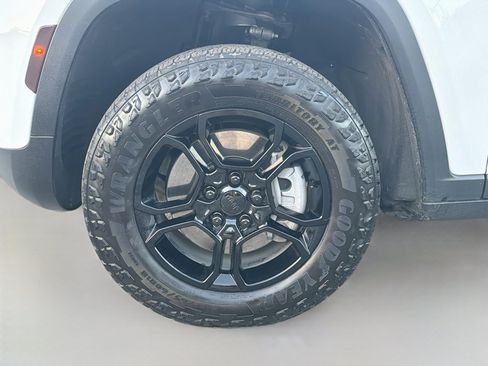 Used 2024 Jeep Grand Cherokee Trailhawk AWD/4WD image 42