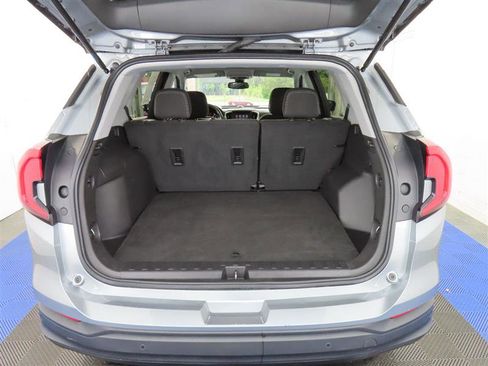 Used 2023 GMC Terrain SLE FWD image 12