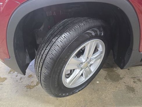 Used 2021 Chevrolet Trax LT w/ Driver Confidence Package image 32