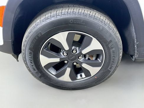 Used 2023 Jeep Grand Cherokee 4WD 4xe image 8