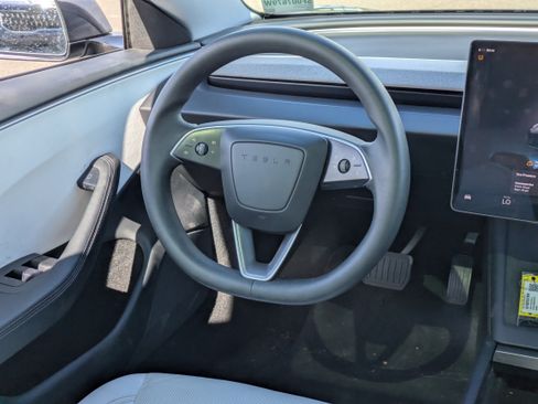 Used 2025 Tesla Model 3 Long Range image 16