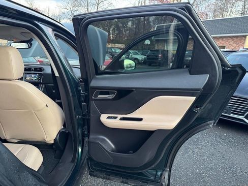 Used 2017 Jaguar F-PACE Premium image 36