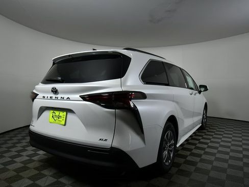 New 2026 Toyota Sienna XLE image 11