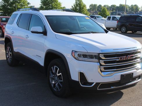 Used 2023 GMC Acadia SLT w/ LPO, Floor Liner Package AWD/4WD image 8
