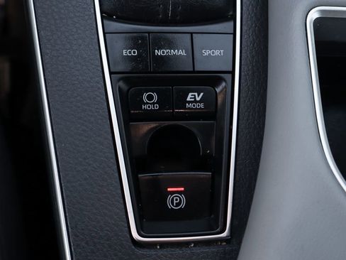 Used 2020 Toyota Avalon XSE FWD image 36
