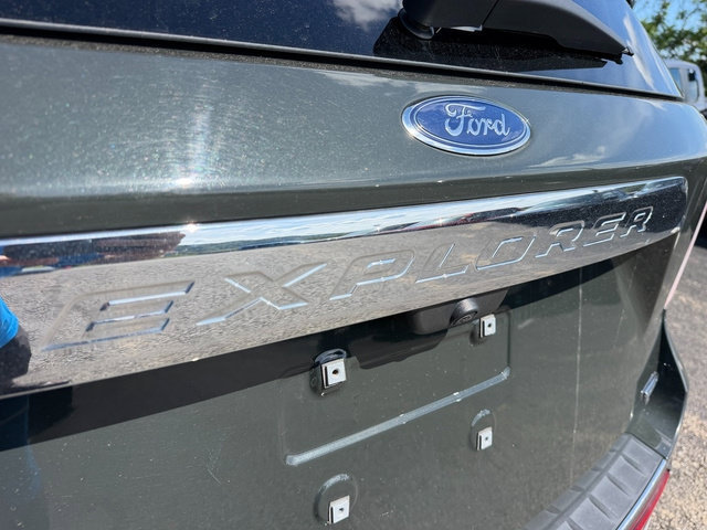 Certified 2023 Ford Explorer Limited w/ Hybrid Equipment Group 310A AWD/4WD image 5