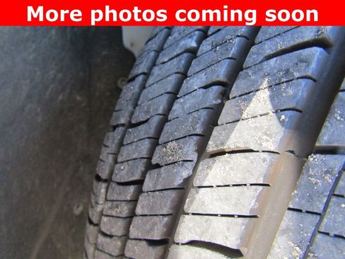 Used 2023 Chrysler Pacifica Touring-L FWD image 10