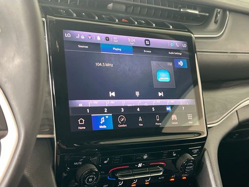 Used 2023 Jeep Grand Cherokee Limited AWD/4WD image 15