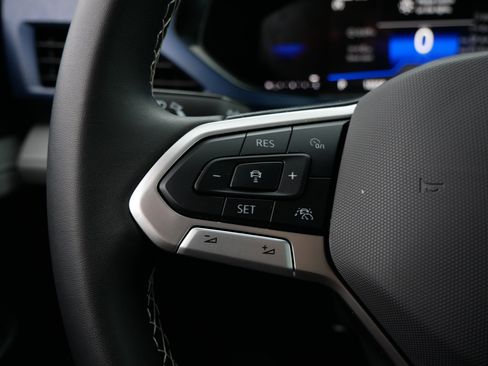 Used 2024 Volkswagen Taos SE w/ Panoramic Sunroof Package image 29