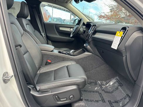 New 2026 Volvo XC40 B5 Ultra w/ Climate Package image 10