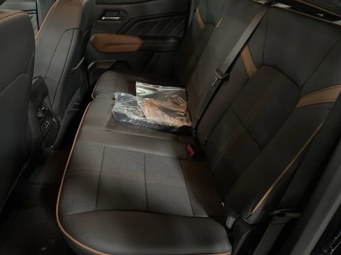 Used 2024 GMC Canyon AT4 w/ Technology Package image 15