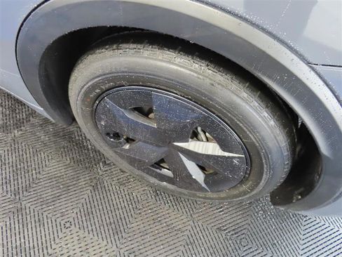 Used 2024 Toyota Prius LE FWD image 7