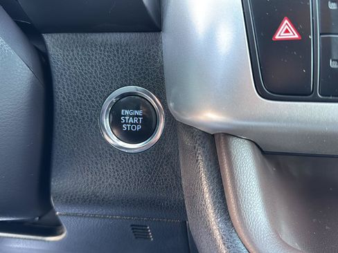 Used 2018 Toyota Highlander XLE AWD/4WD image 35