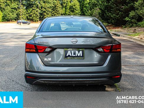Used 2025 Nissan Altima 2.5 SV FWD image 11