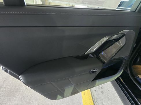 New 2026 BMW i7 xDrive60 w/ Premium Package image 10