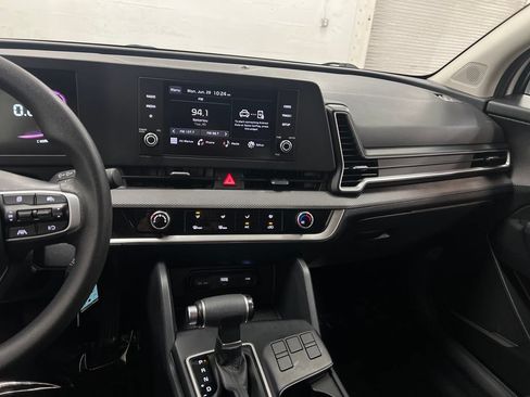 Used 2024 Kia Sportage LX FWD image 18