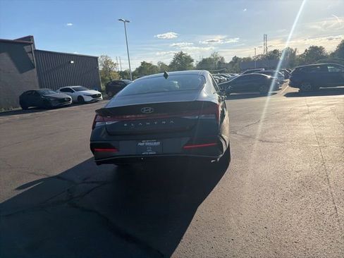 Used 2025 Hyundai Elantra SEL FWD image 9