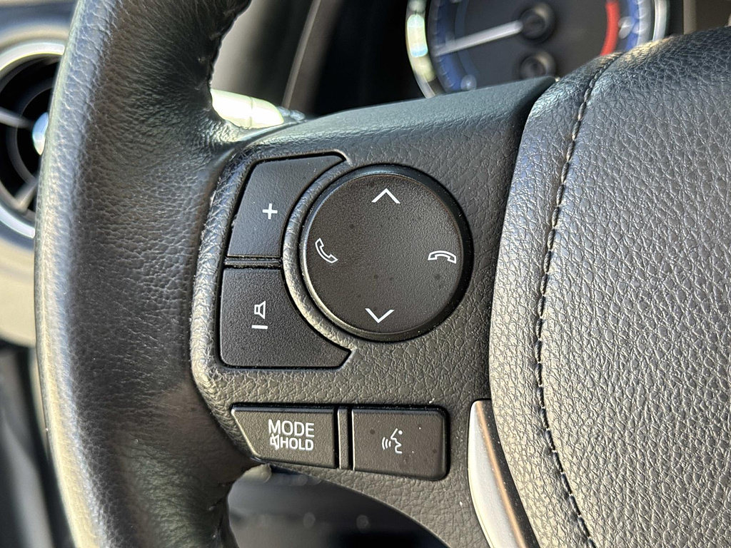 Used 2017 Toyota Corolla SE w/ SE Premium Package FWD image 5