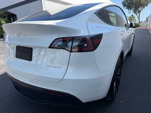 Used 2024 Tesla Model Y 2WD image 8