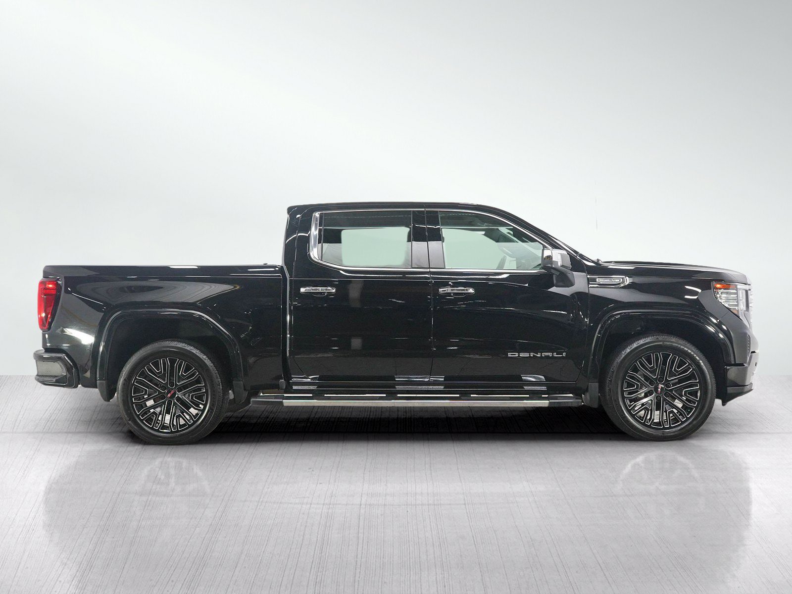Used 2023 GMC Sierra 1500 Denali w/ Technology Package AWD/4WD image 6