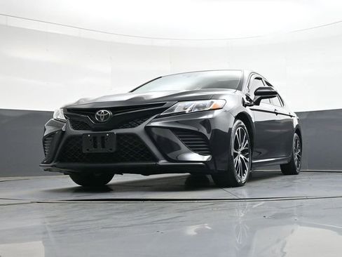 Used 2020 Toyota Camry SE image 35