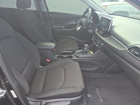 Used 2018 Hyundai Elantra GT FWD image 10
