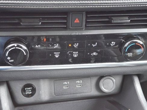 Used 2024 Nissan Rogue S image 31