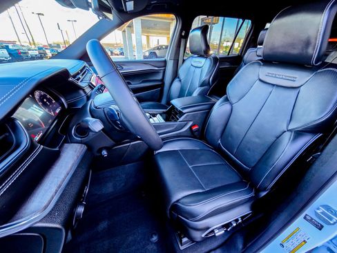 Used 2025 Jeep Grand Cherokee L Overland w/ Luxury Tech Group IV image 33