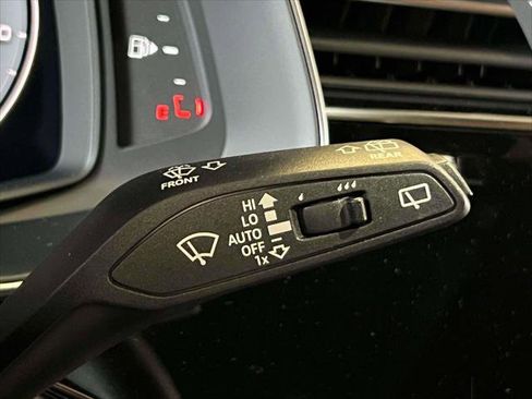 Used 2025 Audi Q8 Premium Plus image 23